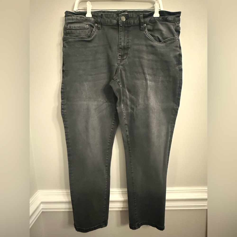 Tahari jeans, distressed black, 38 x 30, vguc